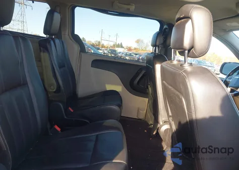 2015 Chrysler Town & Country Touring z USA, uszkodzony, nr VIN 2C4RC1BG7FR698443